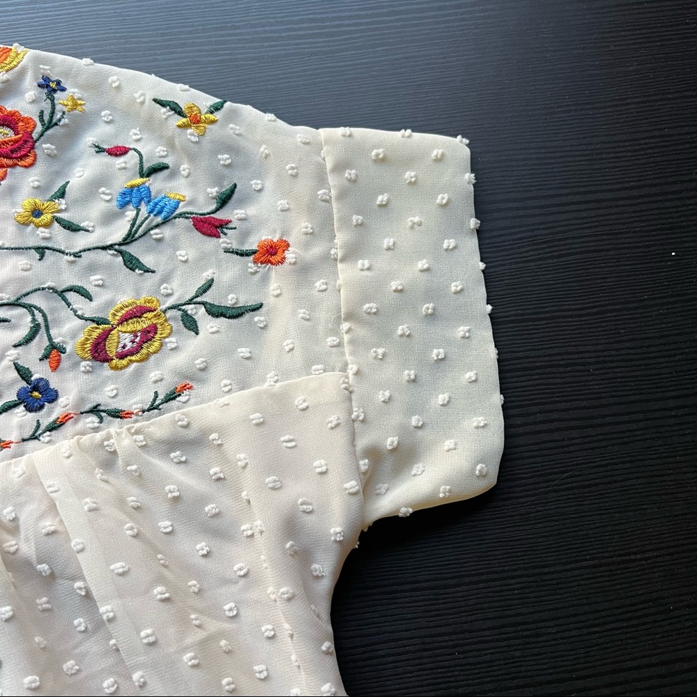 Embroidered blouse - Picture 3 of 4